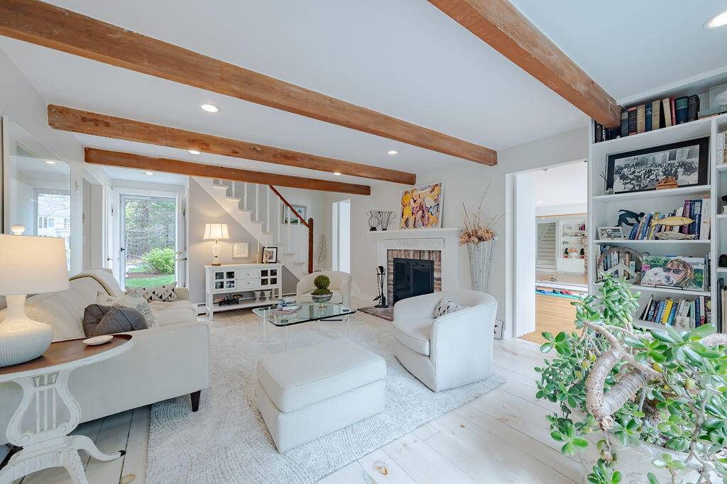 Cotuit, MA 02635,39 Rosewood Lane