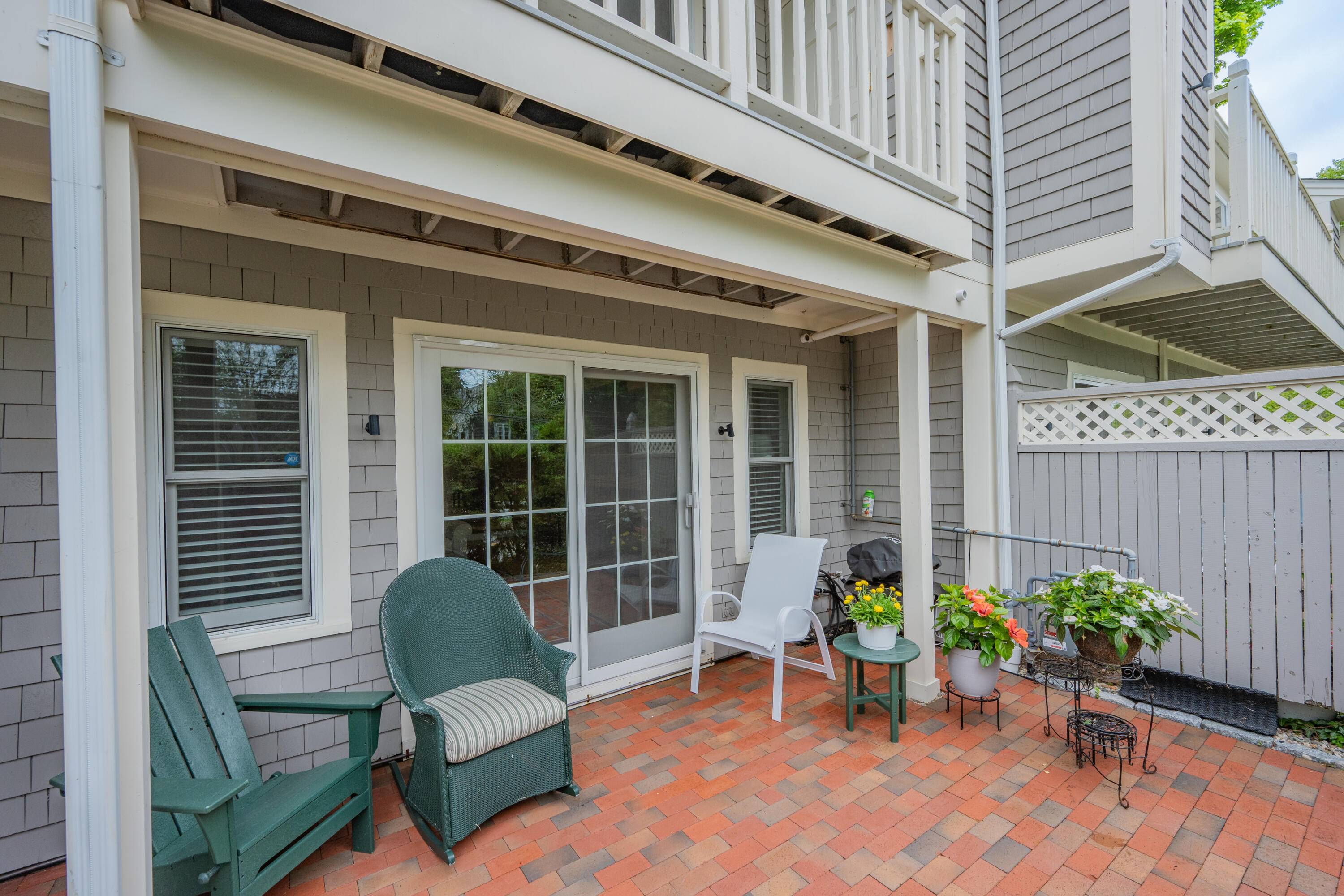 Cotuit, MA 02635,925 Main Street #3