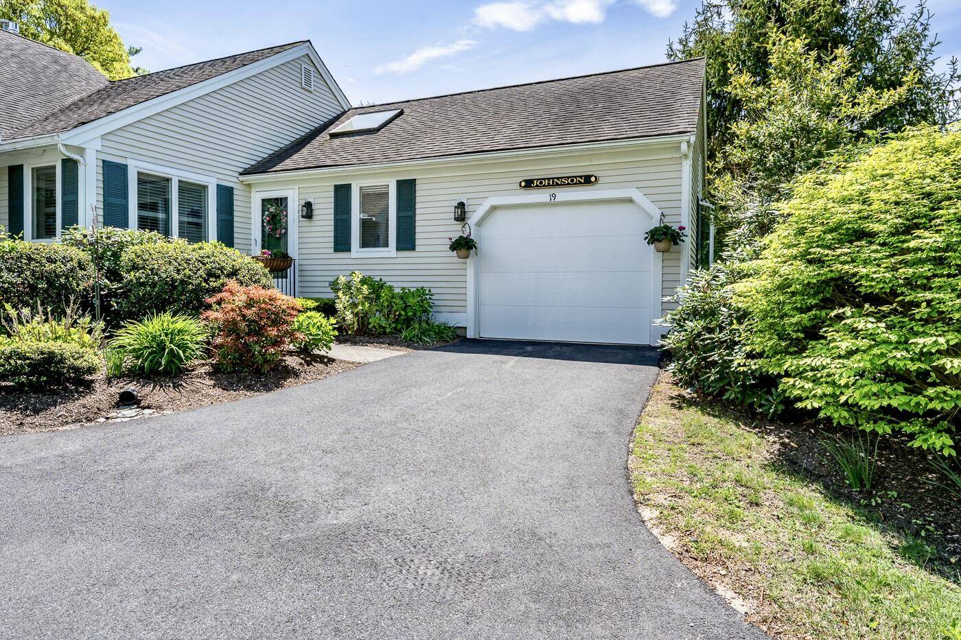 Mashpee, MA 02649,19 Longwood Road