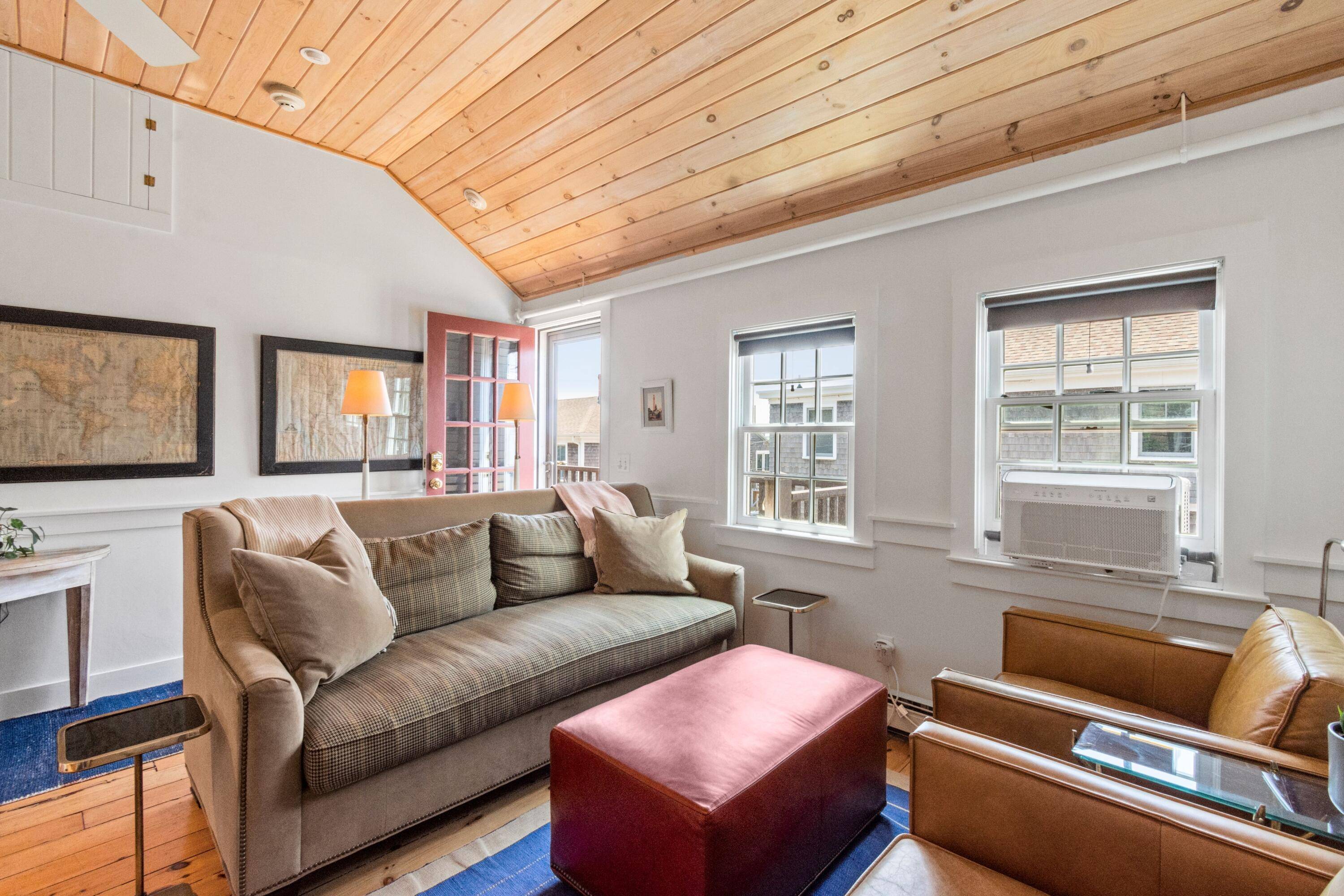 Provincetown, MA 02657,381 Commercial Street #U10
