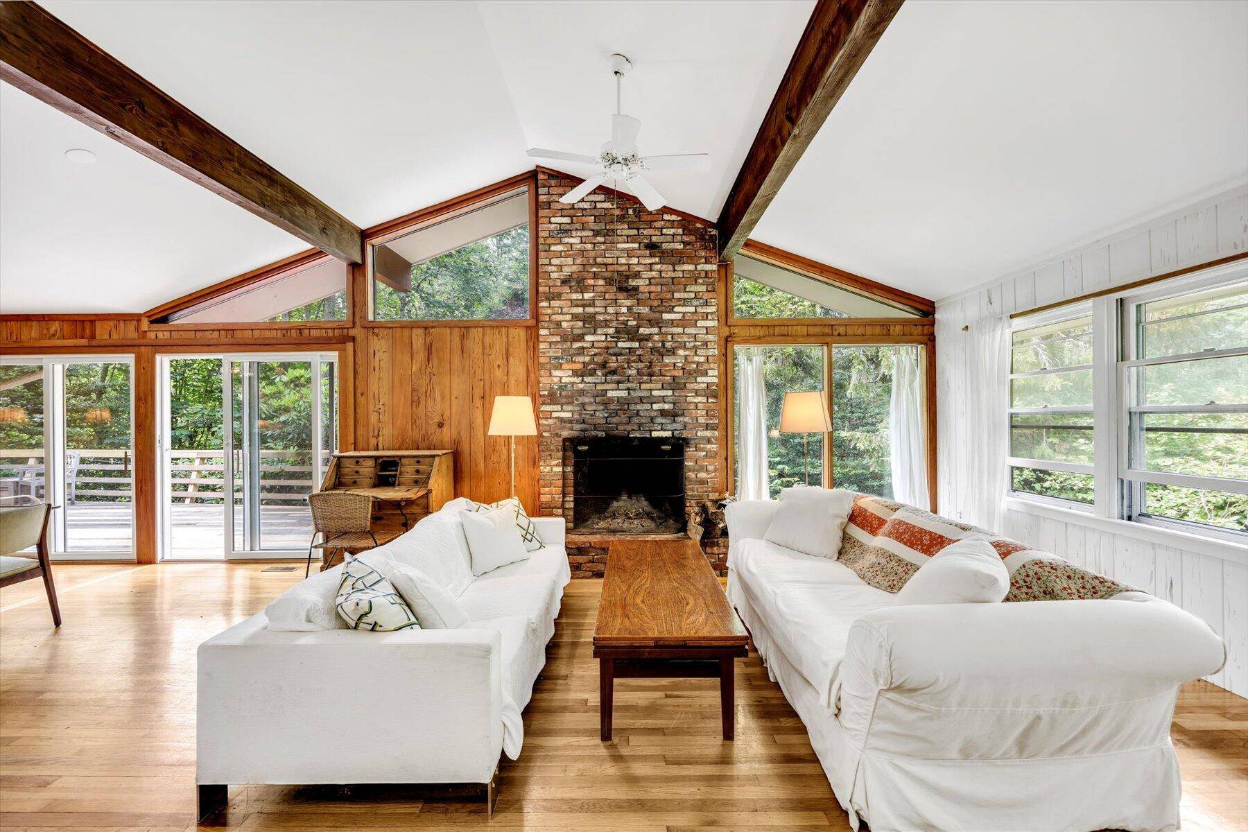 Woods Hole, MA 02543,44 Nobska Road