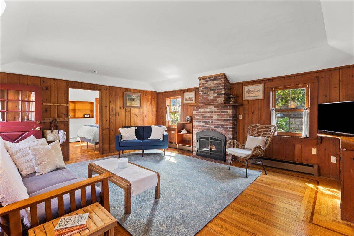 Woods Hole, MA 02543,5 Park Road