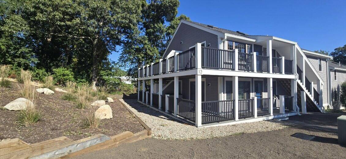 Orleans, MA 02653,190 Rt 6A #APT 12A