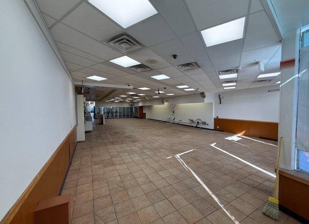 Hyannis, MA 02601,426 Main St. Street