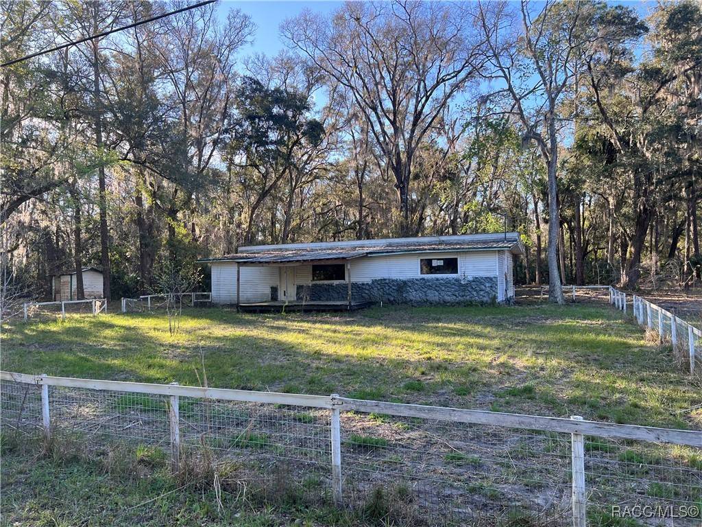 Inglis, FL 34449,114 Rose AVE