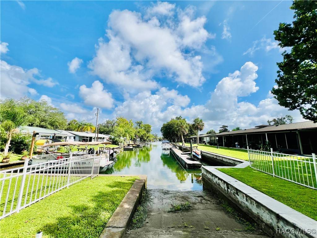 Crystal River, FL 34429,1412 SE Paradise AVE #8