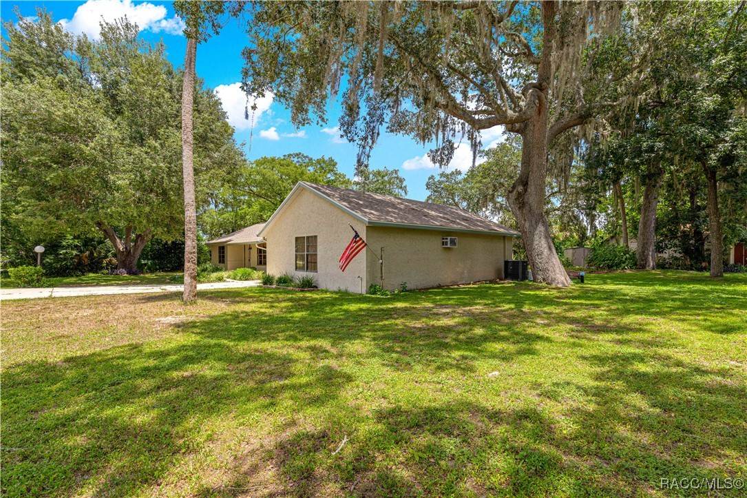 Ocala, FL 34472,519 Spring Lake RD