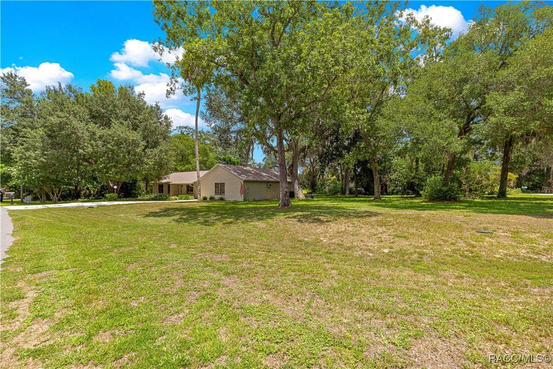 Ocala, FL 34472,519 Spring Lake RD