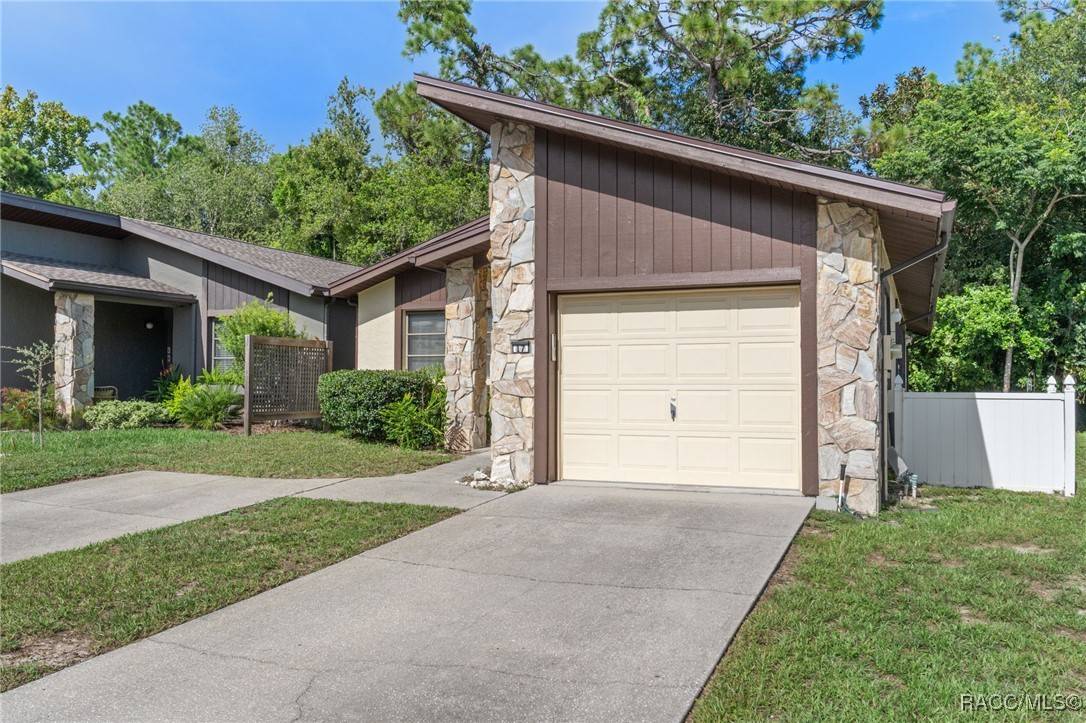 Homosassa, FL 34429,17 Dogwood DR