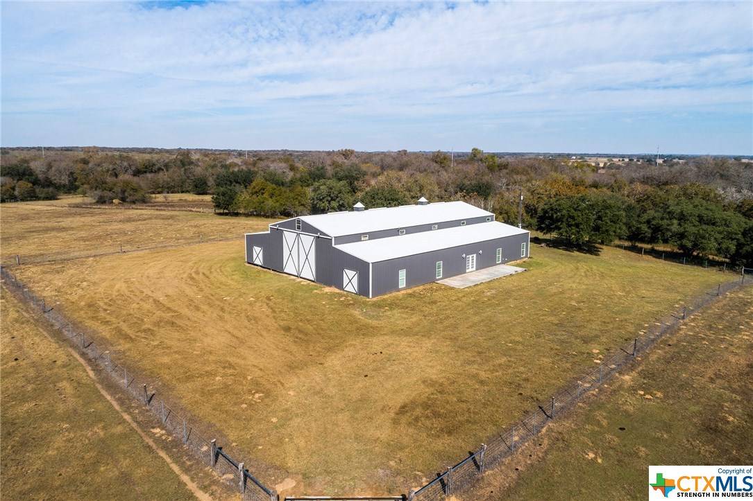 Waelder, TX 78959,6417 County Road 240