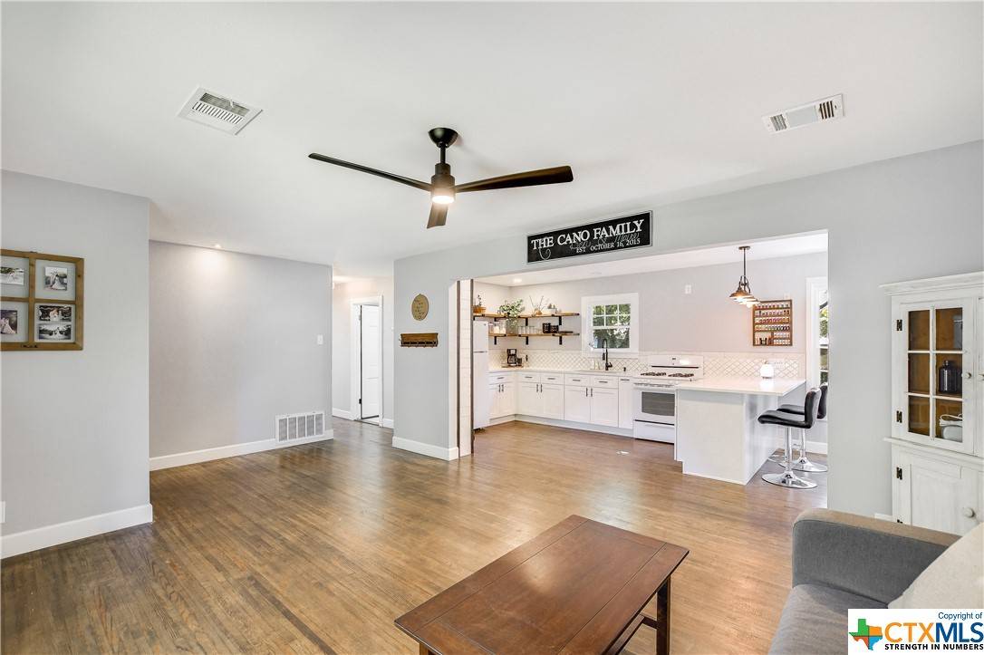 Taylor, TX 76574,905 Fisher ST