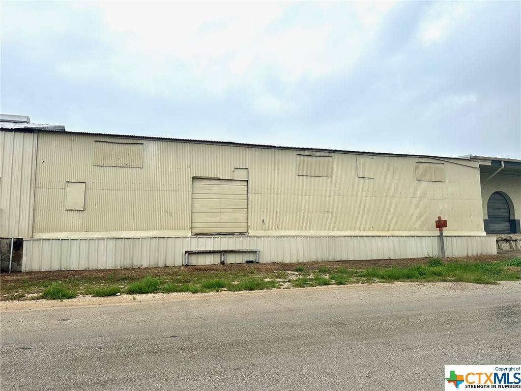 Seguin, TX 78155,200 W New Braunfels ST #W3