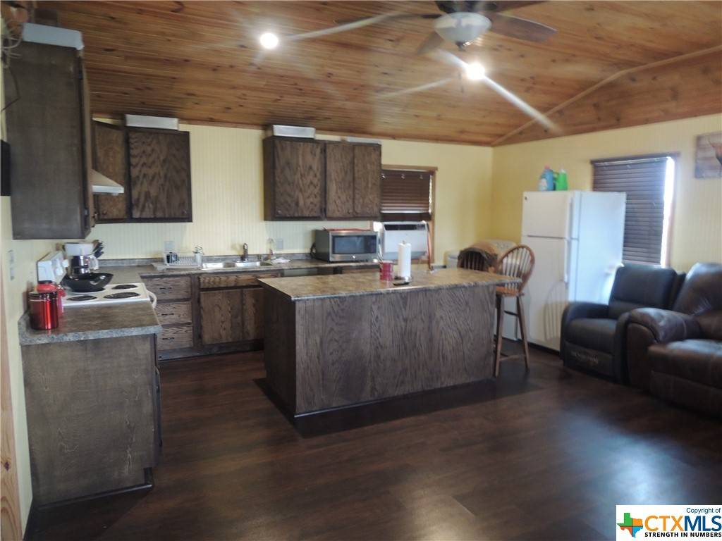 Port Lavaca, TX 77979,1172 Guadalupe River RD