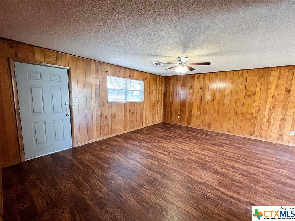 Edna, TX 77957,1008 W Gayle ST