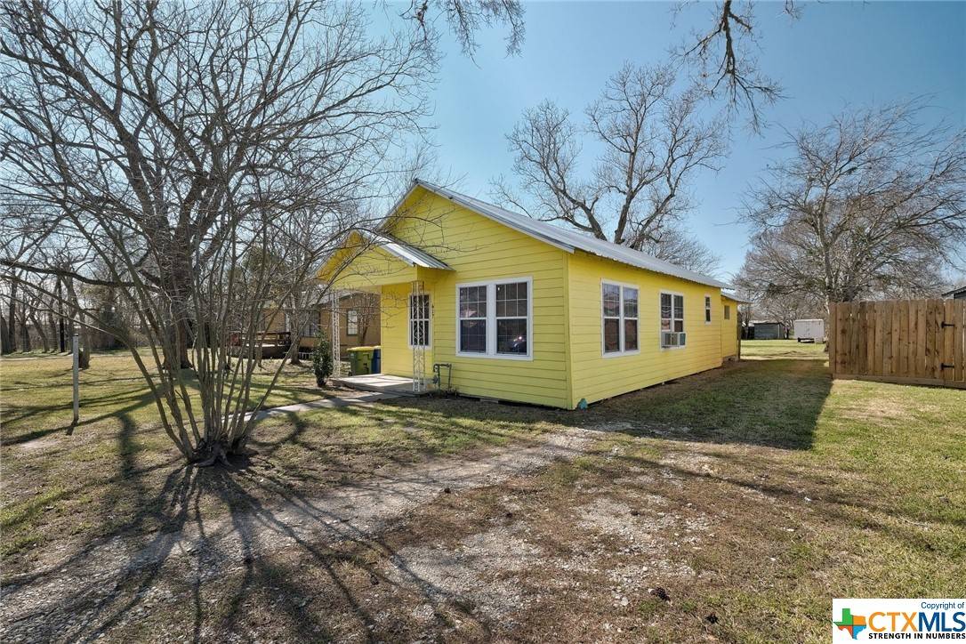 Gonzales, TX 78629,617 Seydler ST