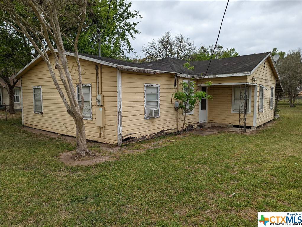 Cuero, TX 77954,104 North ST