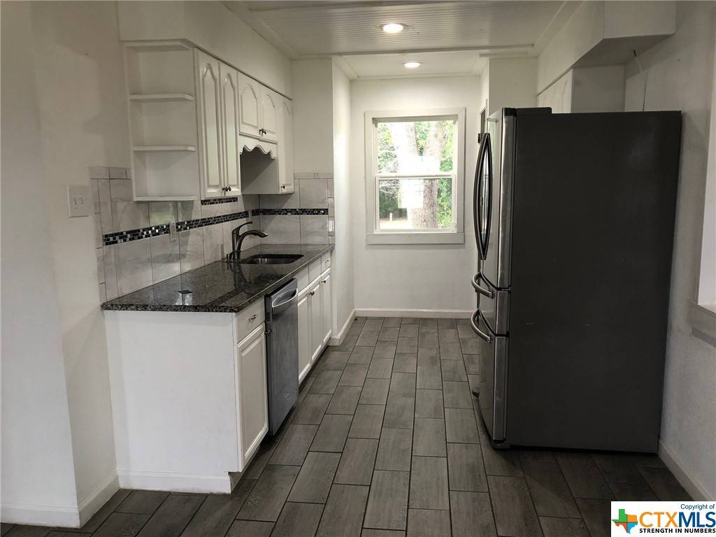 Seguin, TX 78155,807 E Martindale RD