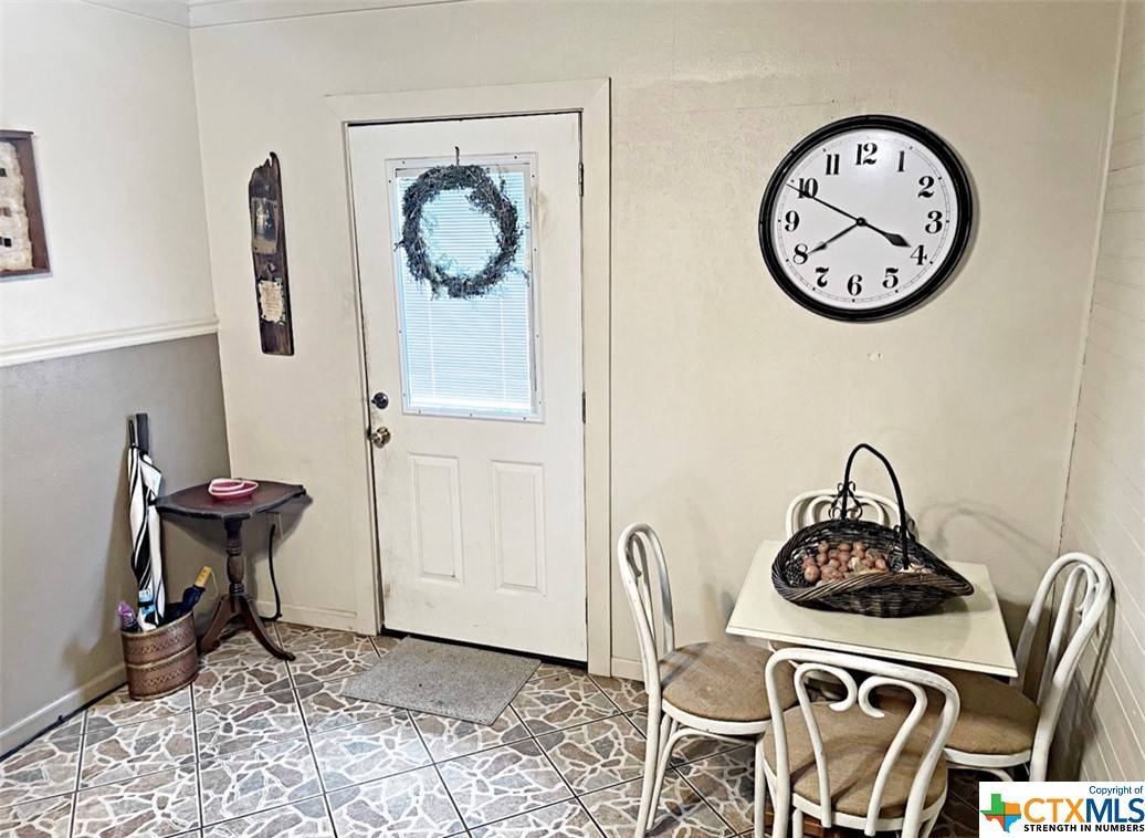 Edna, TX 77957,1003 N Kleas ST