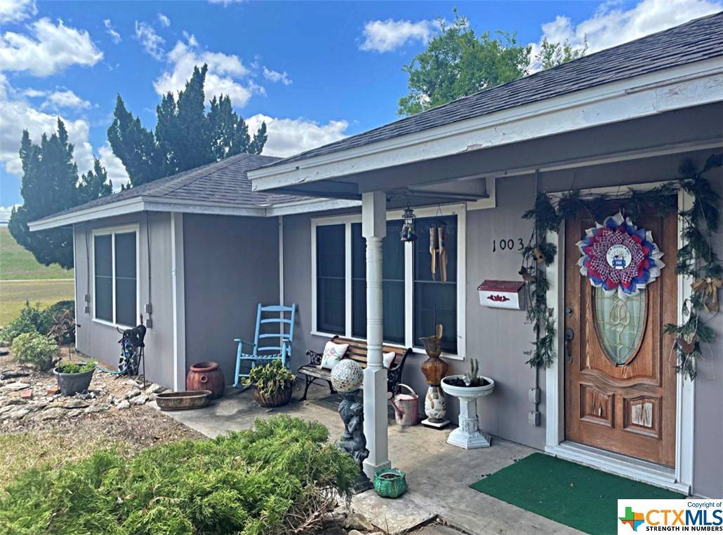 Edna, TX 77957,1003 N Kleas ST
