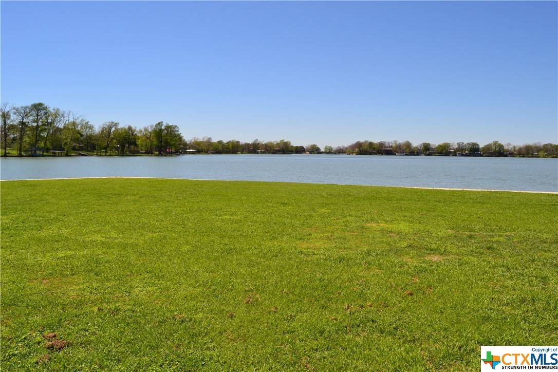 Mcqueeney, TX 78123,104 Cypress CV