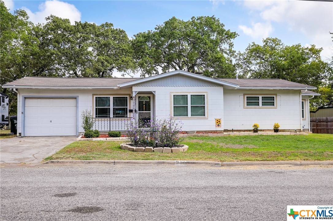 Hallettsville, TX 77964,513 Page ST