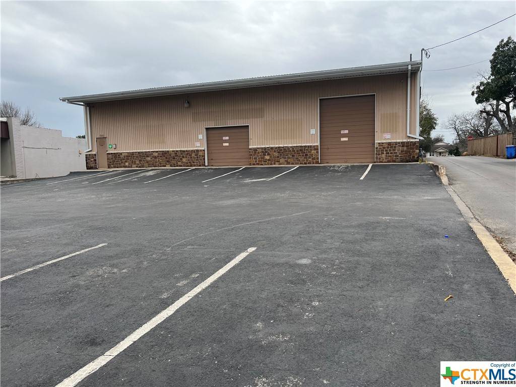 Seguin, TX 78155,701 E Court ST