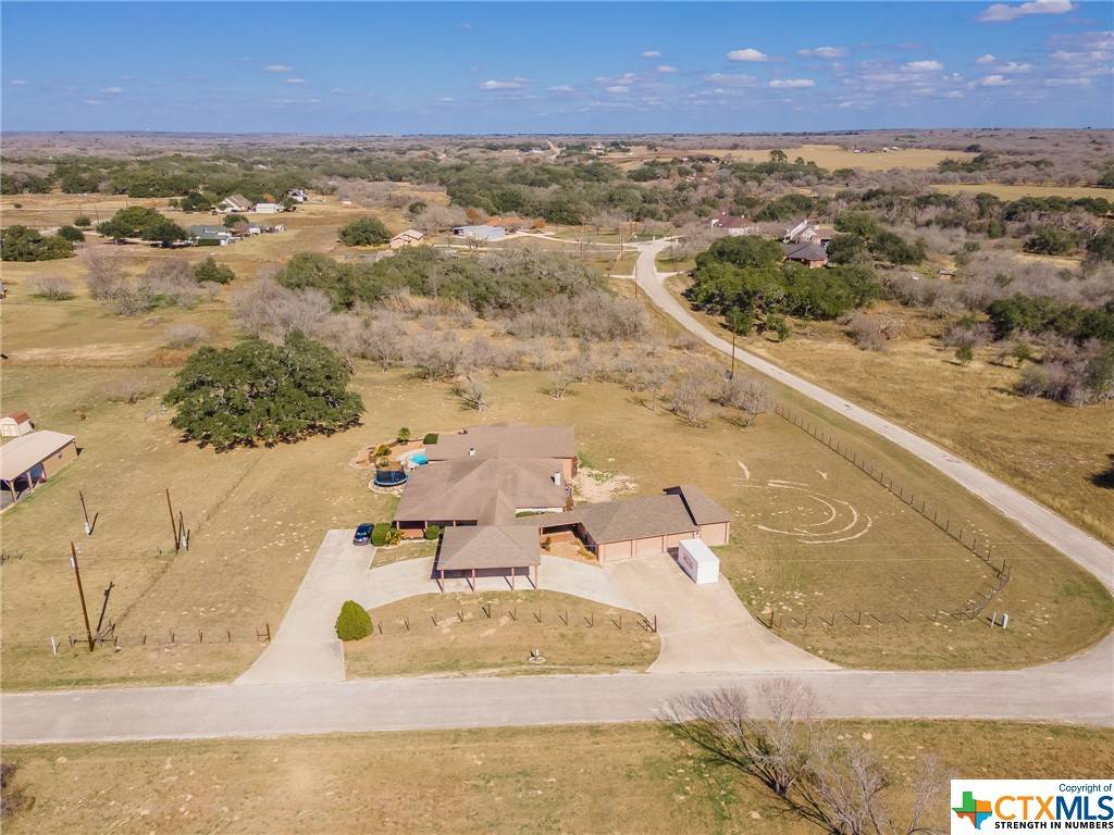 Floresville, TX 78114,309 LUCKY LN