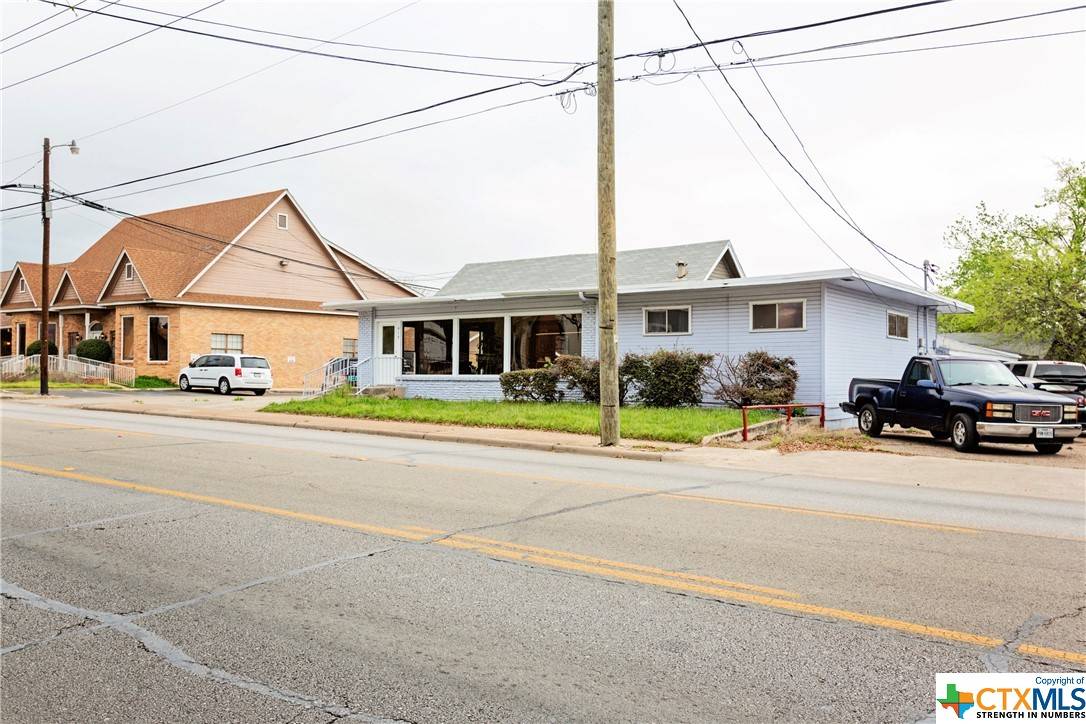 Belton, TX 76513,415 N Main ST #B & C