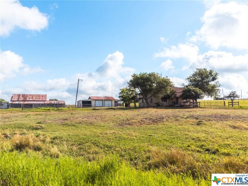 Hallettsville, TX 77964,692 County Road 175