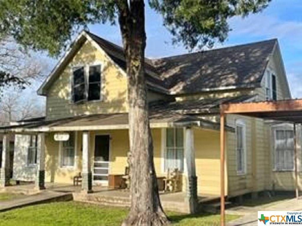 Louise, TX 77455,104 N Victoria ST