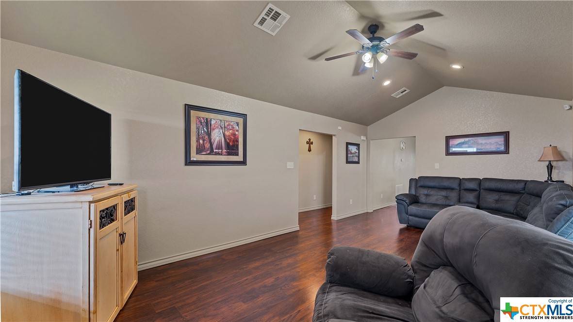Seguin, TX 78155,900 Leissner School RD