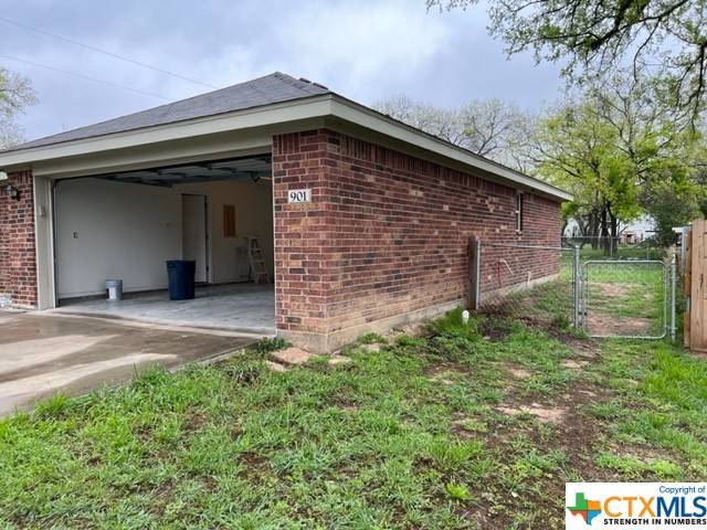 Lampasas, TX 76550,901 E Ave C