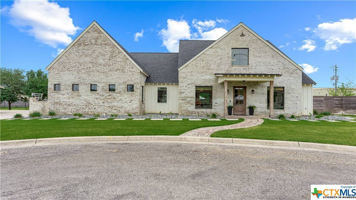 Shiner, TX 77984,200 August AVE