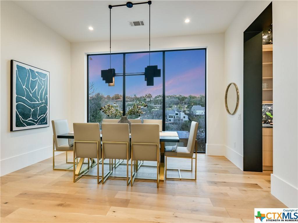 Austin, TX 78731,5102 Beverly Skyline