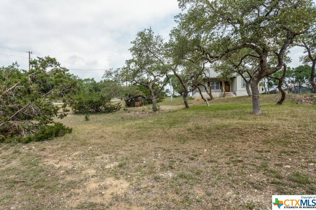 Fischer, TX 78623,565 Possum Tree