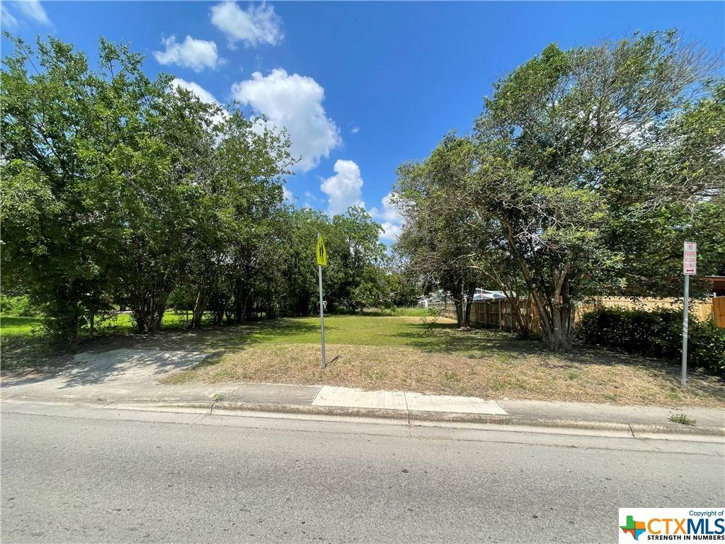 Seguin, TX 78155,1006 N Guadalupe ST