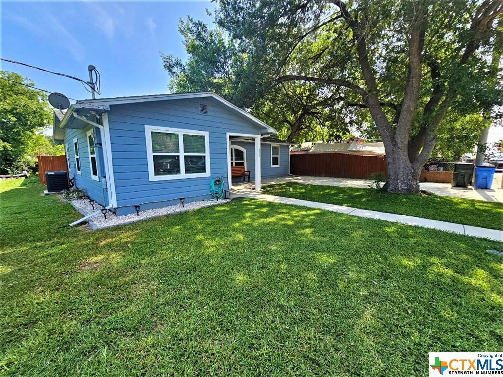 Seguin, TX 78155,323 W Baxter ST