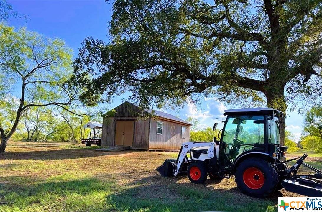 Gonzales, TX 78629,1831 County Rd 105