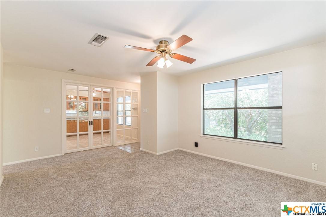 Seguin, TX 78155,734 Gloria DR