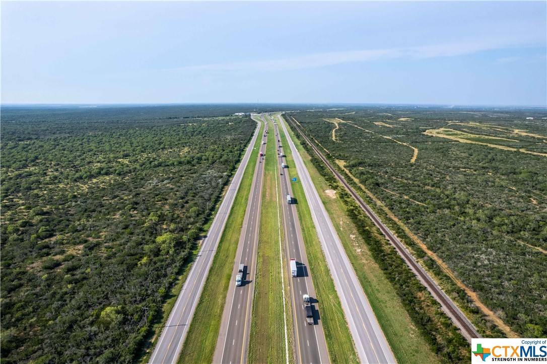 Pearsall, TX 78061,000 IH 35 Access Rd