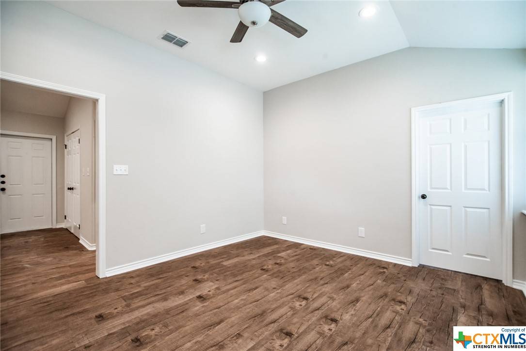 Victoria, TX 77901,801 & 803 S Main ST
