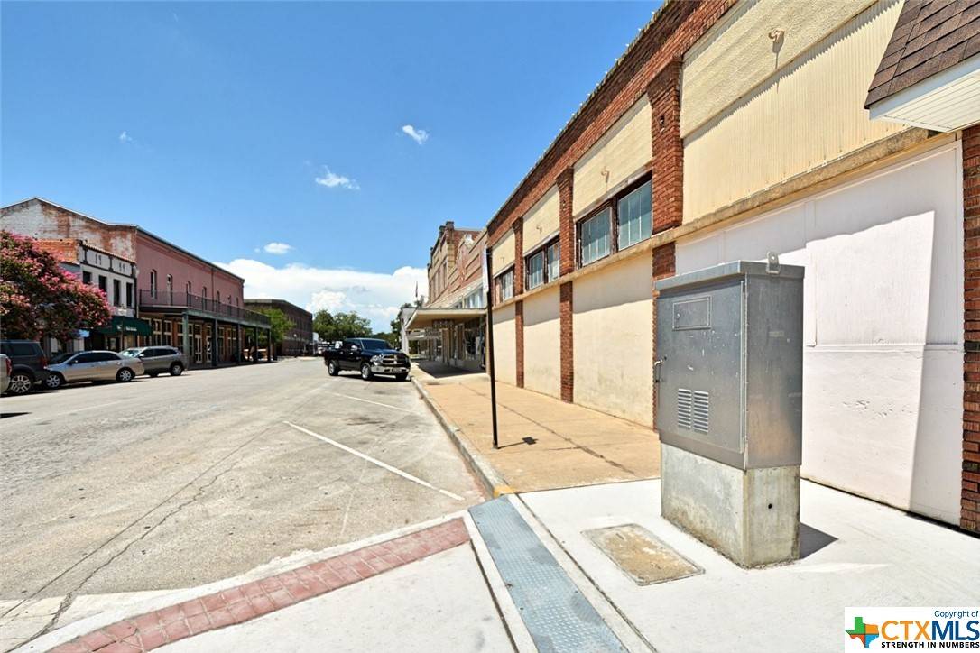 Seguin, TX 78155,200 E Court ST #107