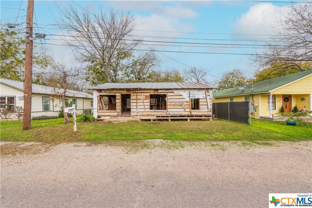 Luling, TX 78648,115 E Watkins ST