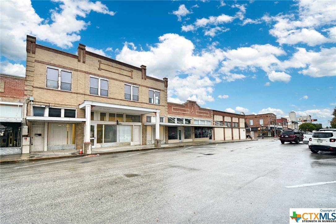 Seguin, TX 78155,109 N River ST