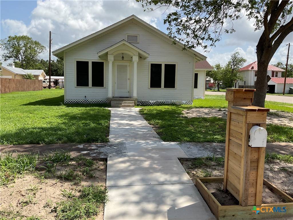 Cuero, TX 77954,302 W French ST