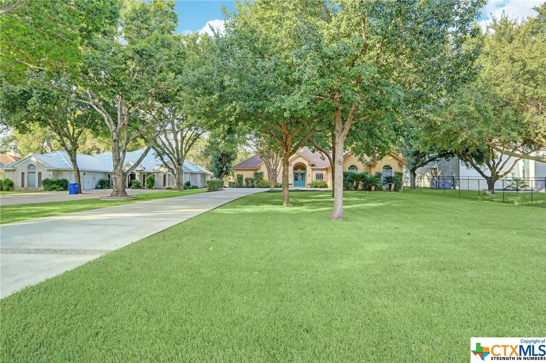 Mcqueeney, TX 78123,634 Woodlake DR