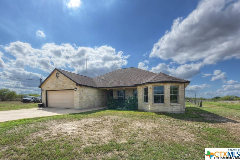 Floresville, TX 78114,4215 Lucas RD