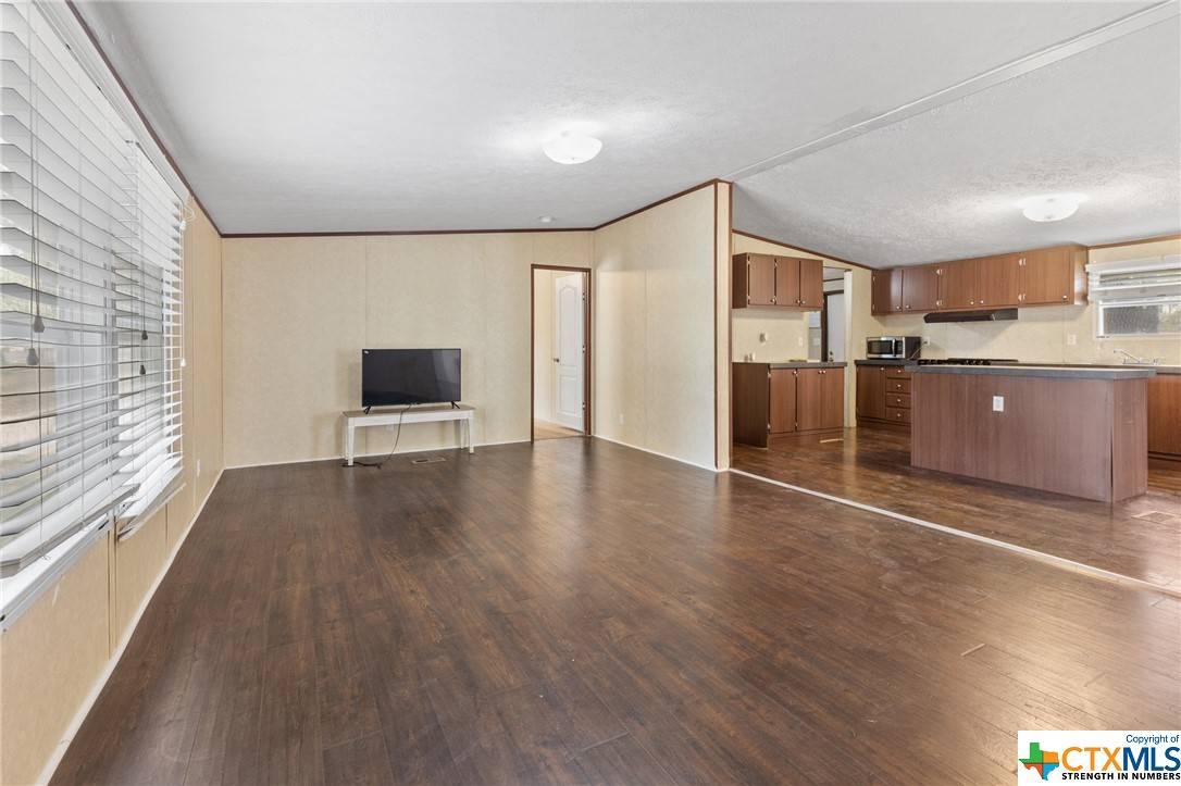 Adkins, TX 78101,104 Encino Bonito
