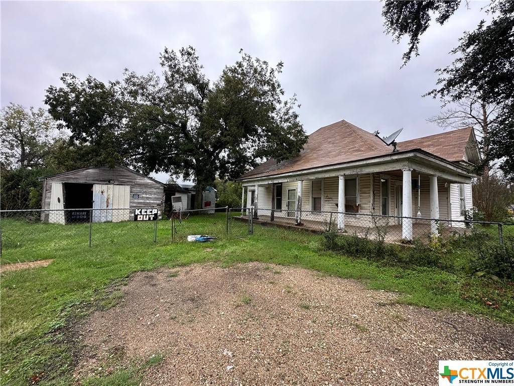 Lott, TX 76656,505 S 3rd ST