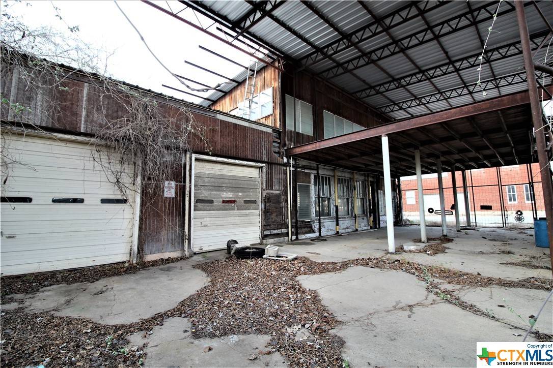 Cameron, TX 76520,300 S Crockett AVE